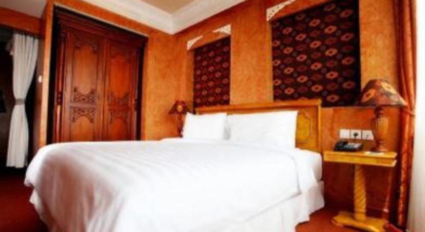 Amos Cozy Hotel Melawai Jakarta Exterior photo