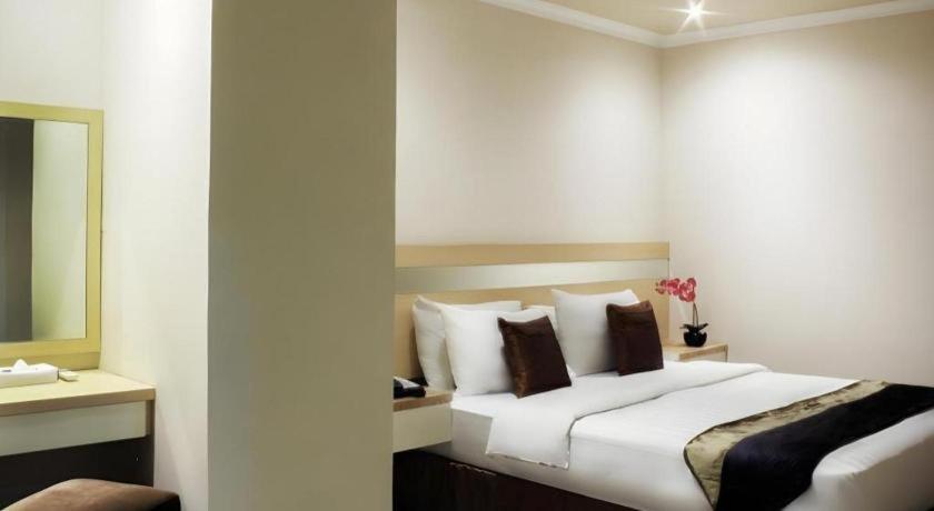 Amos Cozy Hotel Melawai Jakarta Exterior photo