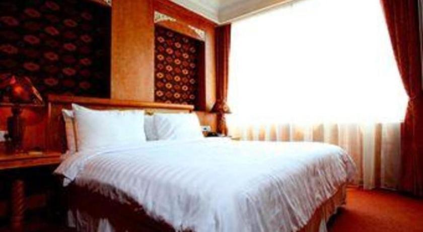 Amos Cozy Hotel Melawai Jakarta Exterior photo